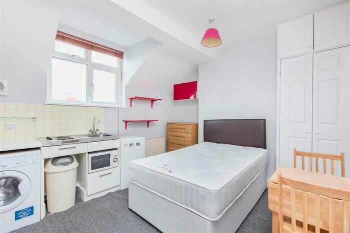 Studio To Rent In Upper Richmond Road West, East Sheen, SW14