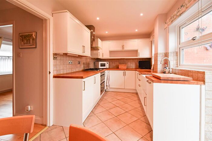 4 Bedroom Detached House For Sale In Moorescroft, Kelvedon Hatch, Brentwood, CM15