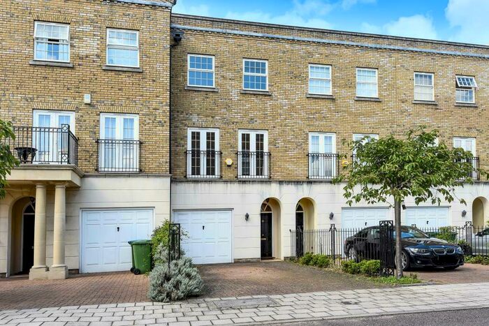 4 Bedroom Town House To Rent In Surbiton, Kingston Upon Thames, KT6
