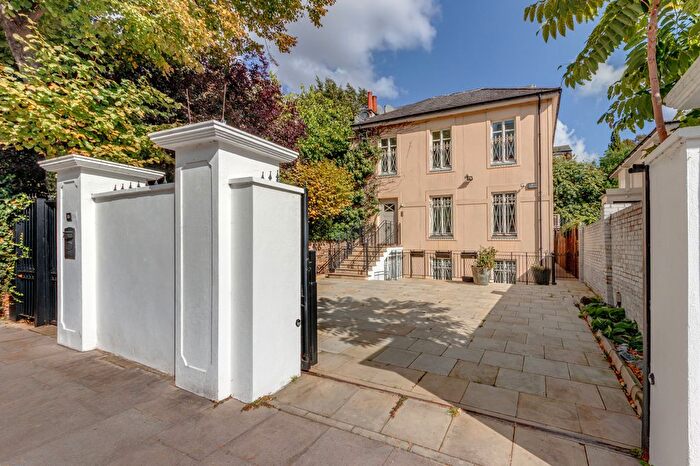 4 Bedroom Detached House For Sale In Wellington Road, London, NW8