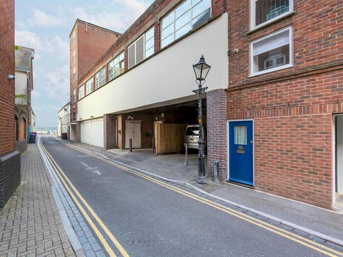 2 Bedroom Town House To Rent In Castle Street, Poole, BH15
