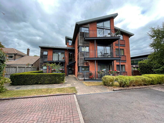 2 Bedroom Flat To Rent In Old Bath Road, Newbury, RG14