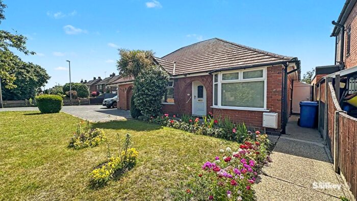 2 Bedroom Semi-Detached Bungalow For Sale In Oak Tree Lane, Mansfield, NG18