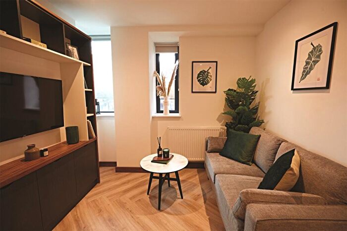 Apartment To Rent In Apt, Live Oasis Merrion Street Gardens #, LS2