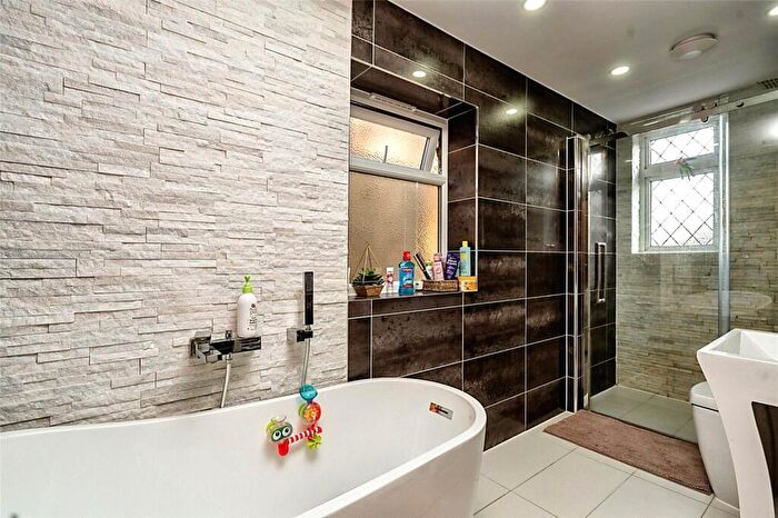 4 Bedroom Detached House For Sale In Mildmay Road, Romford, RM7