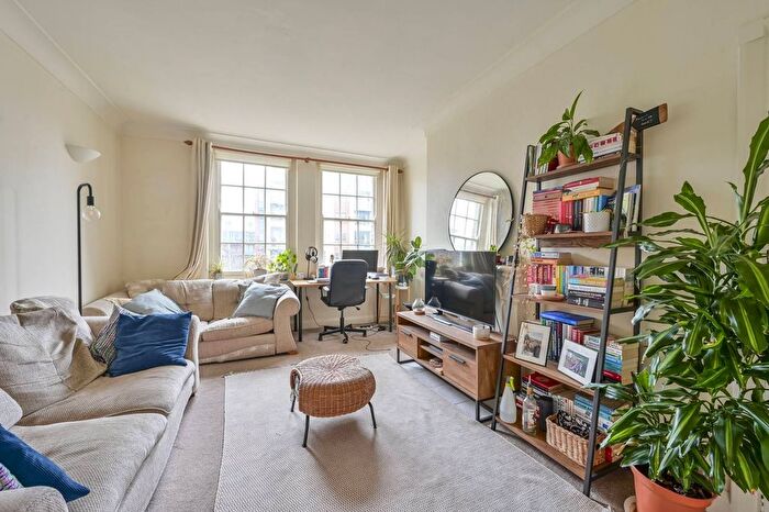 2 Bedroom Flat To Rent In Putney Hill, Putney, London, SW15