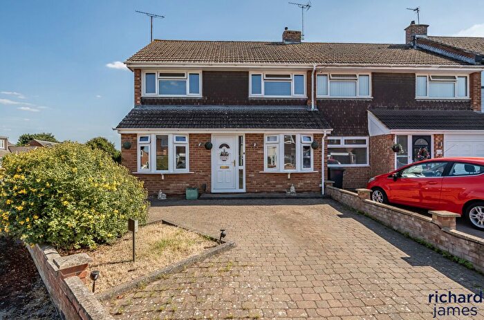 4 Bedroom Semi-Detached House For Sale In Boness Road, Wroughton, Swindon, SN4