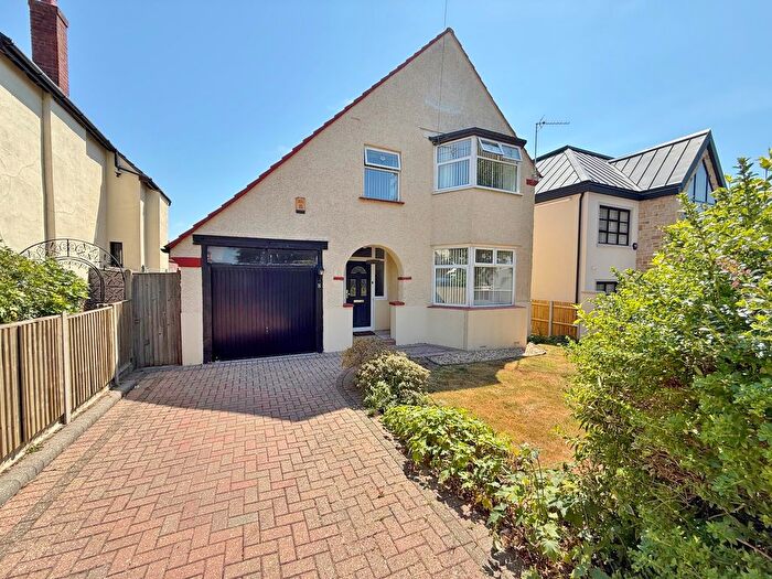 3 Bedroom Detached House For Sale In Penrhyn Avenue, Drayton, Portsmouth, PO6