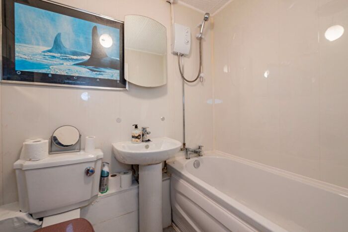 2 Bedroom Flat For Sale In Limefield Road, Salford, M7