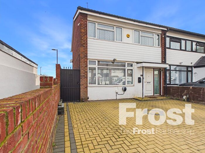 3 Bedroom End Terrace House To Rent In Humber Way, Slough, Berkshire, SL3