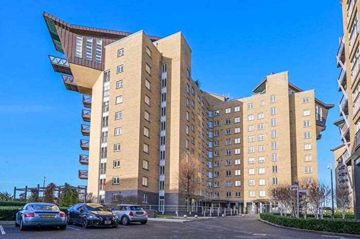 2 Bedroom Flat To Rent In Pierpoint Building, Isle Of Dogs, London, E14