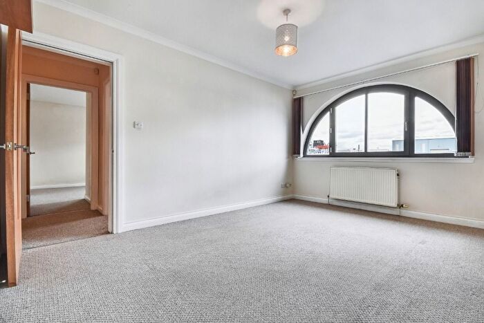 2 Bedroom Flat For Sale In James Watt Way, Inverclyde, Greenock, PA15