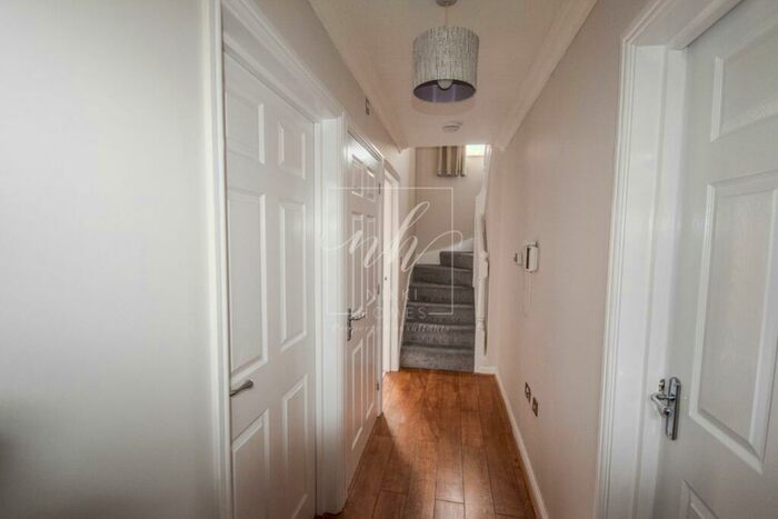3 Bedroom Terraced House For Sale In Lloyds Way, Stratford-upon-Avon, CV37