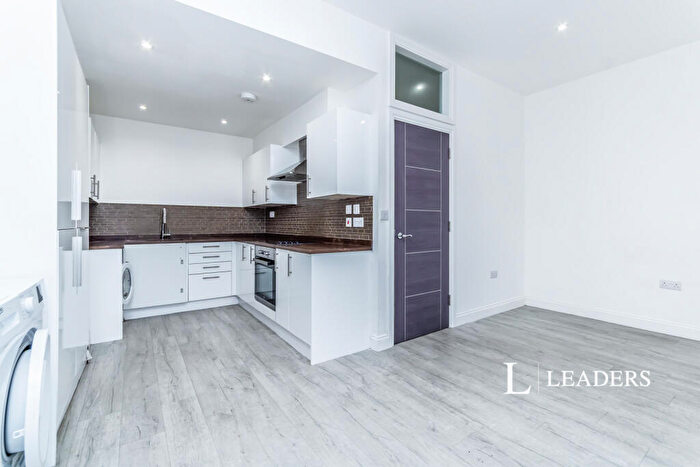 2 Bedroom Flat To Rent In Mitcham Road, CR0