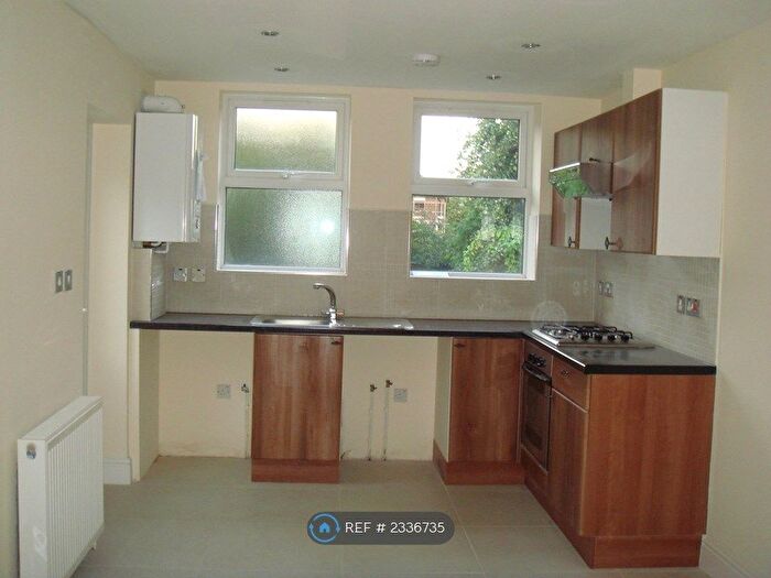 2 Bedroom Flat To Rent In Buckleigh Road, London, SW16