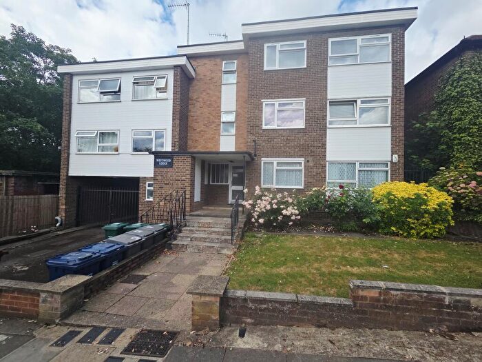 2 Bedroom Apartment To Rent In Torrington Grove, London, N12
