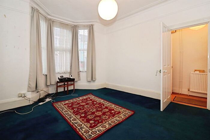 3 Bedroom Terraced House For Sale In Chelsea Road, Bristol, BS5