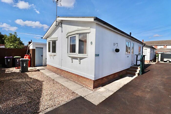 2 Bedroom Park Home For Sale In Newark Road, North Hykeham, LN6
