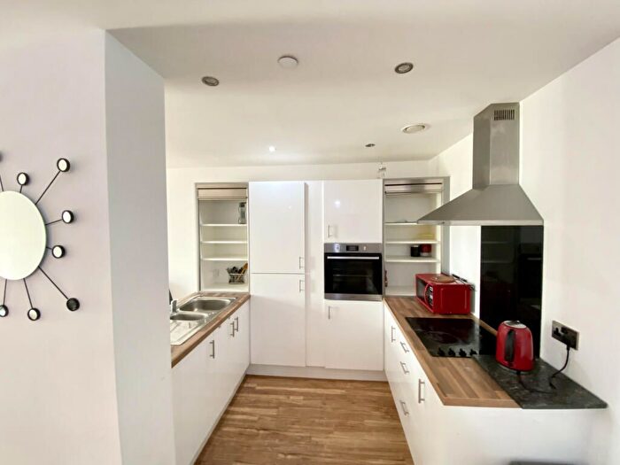 3 Bedroom Flat To Rent In Michigan Point Tower A, Salford Quays, Salford, M50