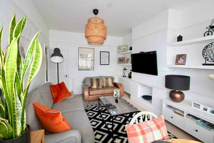 1 Bedroom Apartment To Rent In Leigh On Sea, SS9