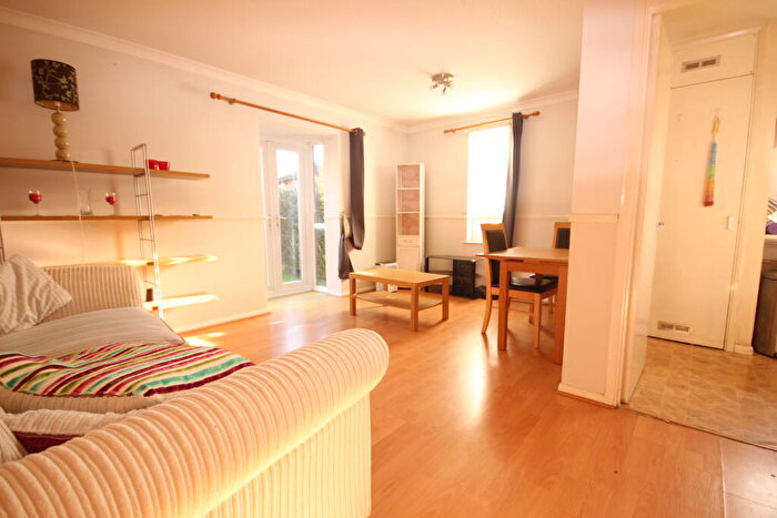 Flat To Rent In Crabtree Court, Crabtree Lane, Hemel Hempstead, Hertfordshire, HP3