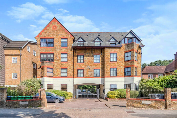 1 Bedroom Flat To Rent In Surbiton Hill Park, Surbiton, Surrey, KT5