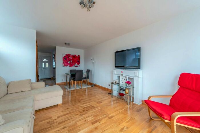 2 Bedroom Maisonette To Rent In Alpine Close, East Croydon, Croydon CR0