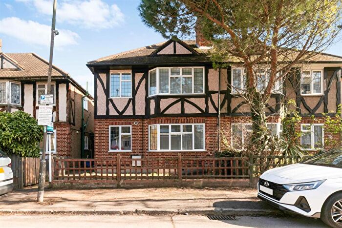 2 Bedroom Flat To Rent In York Close, Morden, SM4