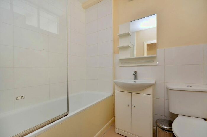 Studio To Rent In Warren Court, Fitzrovia, London, NW1