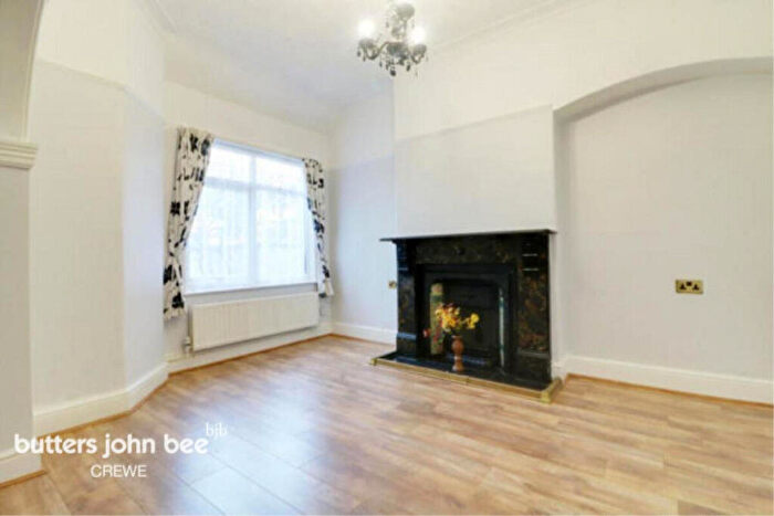 4 Bedroom Semi-Detached House To Rent In Nantwich Road, Crewe, CW2