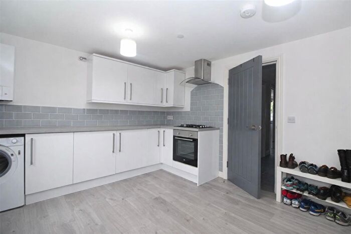 2 Bedroom Property To Rent In Woodville Road, Cathays, Cardiff, CF24