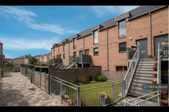 2 Bedroom Flat To Rent In Mcdonald Place, Edinburgh, EH7