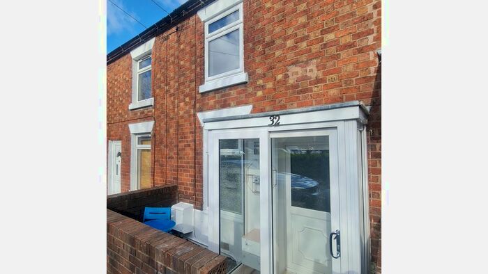2 Bedroom Property To Rent In Slaney Street, Oakengates, Telford, TF2