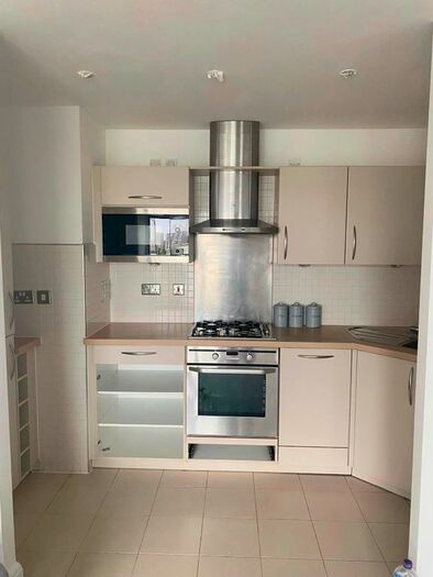 2 Bedroom Flat To Rent In Miles Close, London, SE28