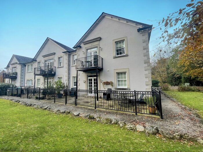 2 Bedroom Flat For Sale In Hollins Lane, Silverdale, LA5