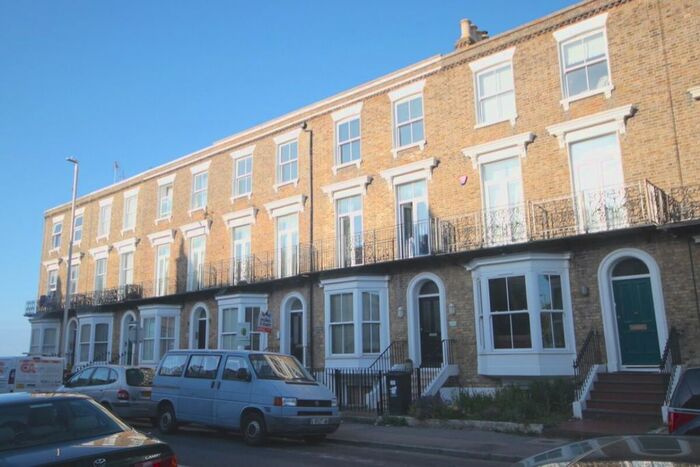 2 Bedroom Flat To Rent In Westbrook Gardens, Margate, CT9