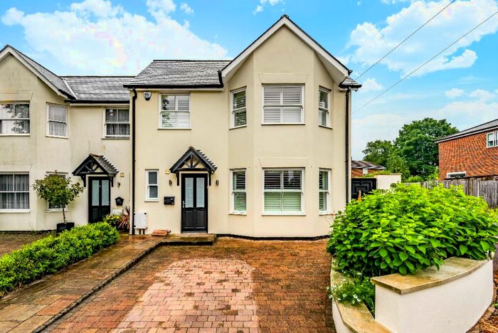 4 Bedroom Semi-Detached House To Rent In Smithy Lane, Tadworth, KT20