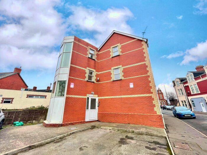 2 Bedroom Flat To Rent In The Triangle, Barry, CF62