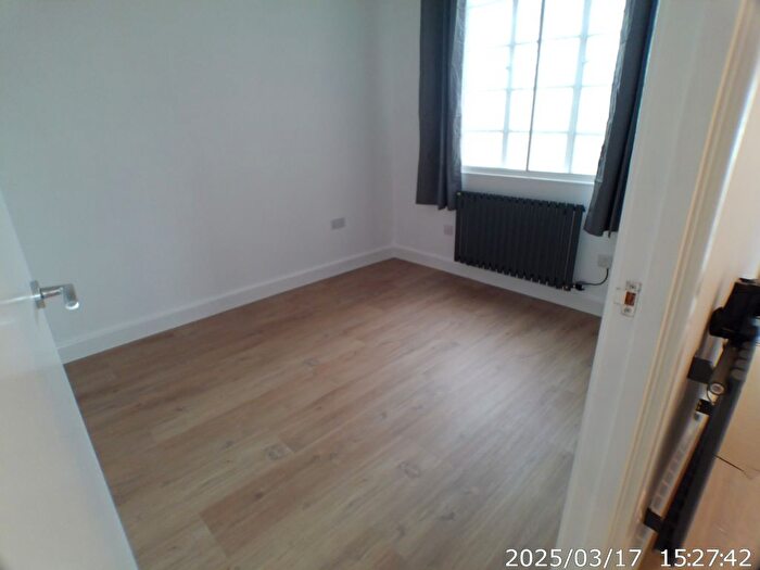 2 Bedroom Flat To Rent In Kingsley Court, London, NW2