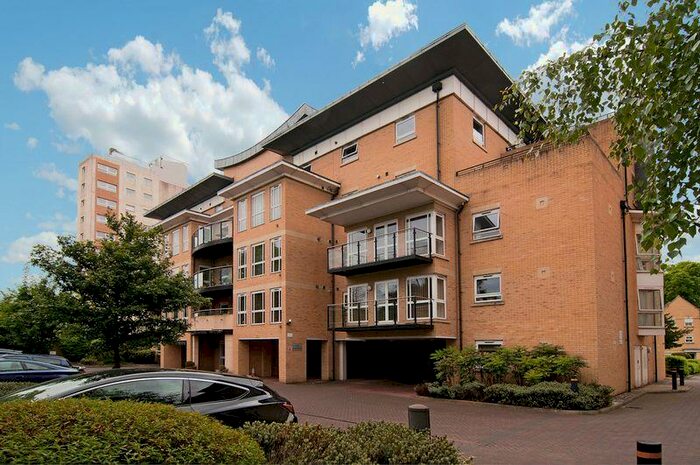 2 Bedroom Flat To Rent In Sparkes Close, Bromley, BR2