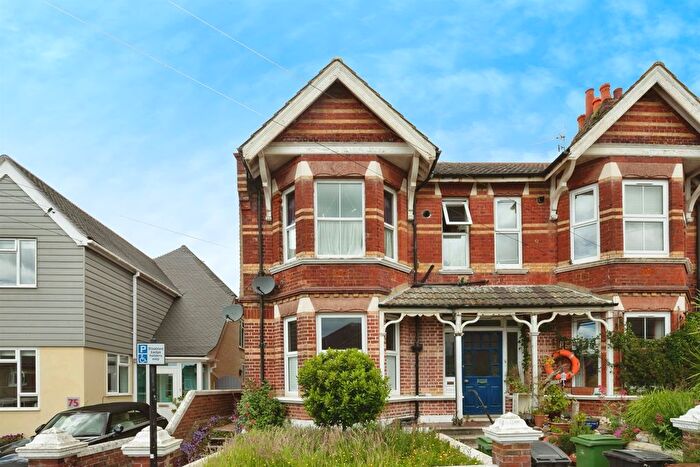 2 Bedroom Flat For Sale In Edmund Road, Hastings, TN35