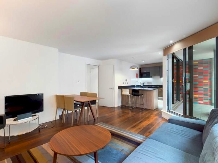 2 Bedroom Flat To Rent In Southside Apartments, Great Suffolk Street, London, SE1