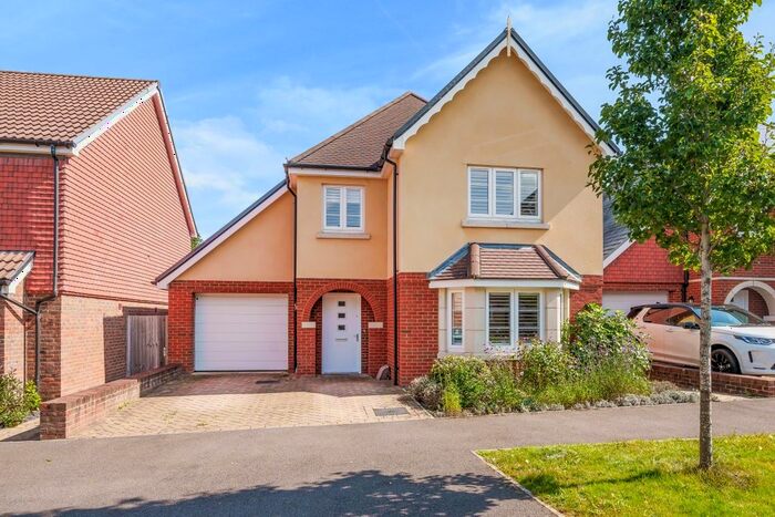 4 Bedroom Detached House To Rent In Silent Garden Road, Liphook, GU30