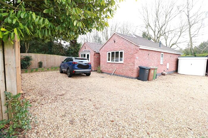 3 Bedroom Detached Bungalow To Rent In Chestnut Close, Solihull, B92