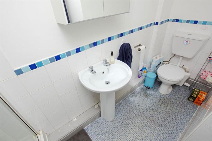 6 Bedroom House To Rent In Dawlish Road, Birmingham, B29