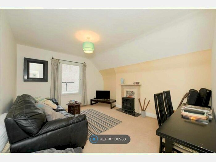 1 Bedroom Flat To Rent In East Street, Epsom, KT17