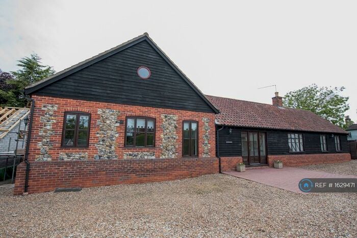 3 Bedroom Bungalow To Rent In Southgate Street, Bury St. Edmunds, IP33