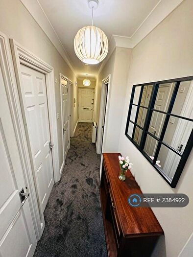 2 Bedroom Flat To Rent In Burleigh Gardens, Woking, GU21