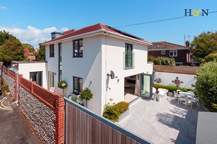3 Bedroom Detached House For Sale In Westbourne Place, Hove, BN3