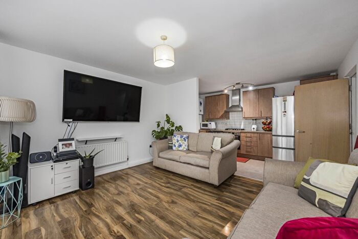2 Bedroom Flat For Sale In Kinglet Close, London, E7